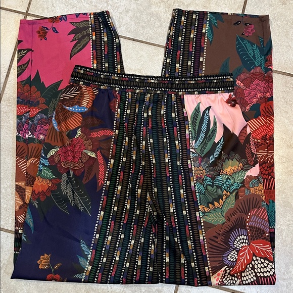 NEW! House of Harlow Scarf Print Satin Pull on Floral Print Pants M Boho - Picture 9 of 9